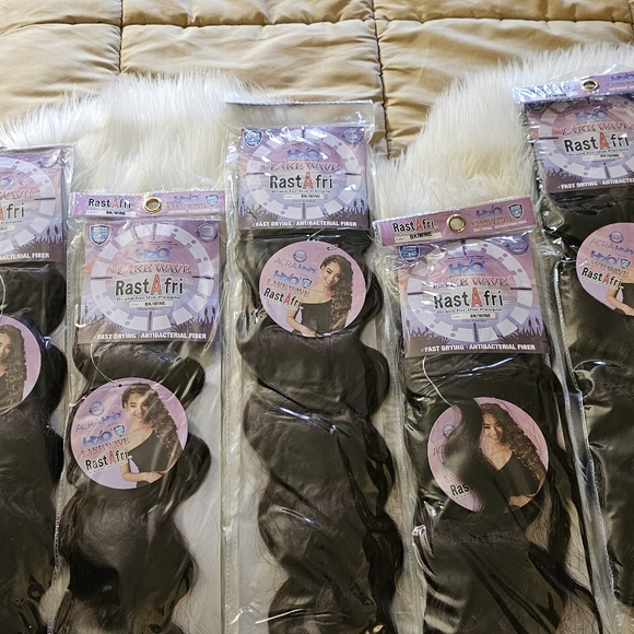 Crochet hair: Rastafri Black & Wine and Deep Purple  H2O Lake Wave 16 in hair. - Picture 3 of 8